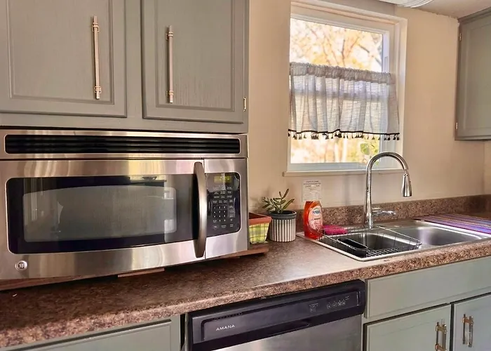 Holiday home Lux Modern 3br King Bed Smart Tv Petfriendly *