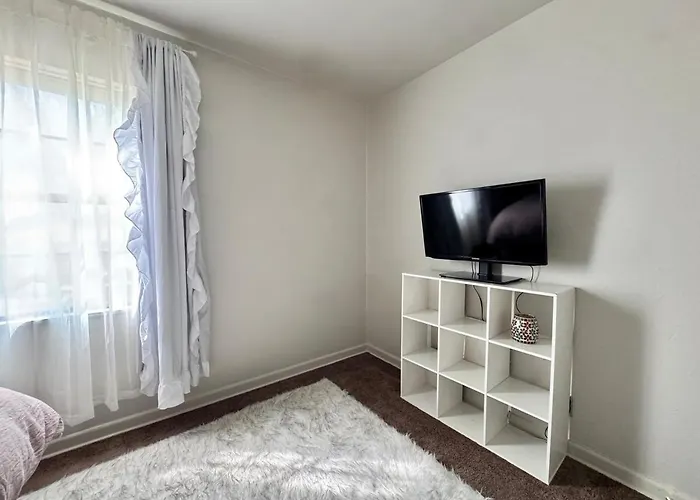 Holiday home Lux Modern 3br King Bed Smart Tv Petfriendly Killeen