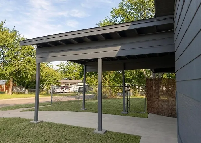 Holiday home Lux Modern 3br King Bed Smart Tv Petfriendly Killeen